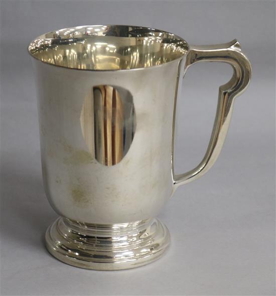 A George VI silver mug, G. Bryan & Co, Birmingham, 1946, 10 oz.